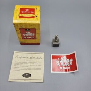 Vtg Hallmark Peanuts Gallery Five Decades of Charlie Brown Pewter Figurine 2000